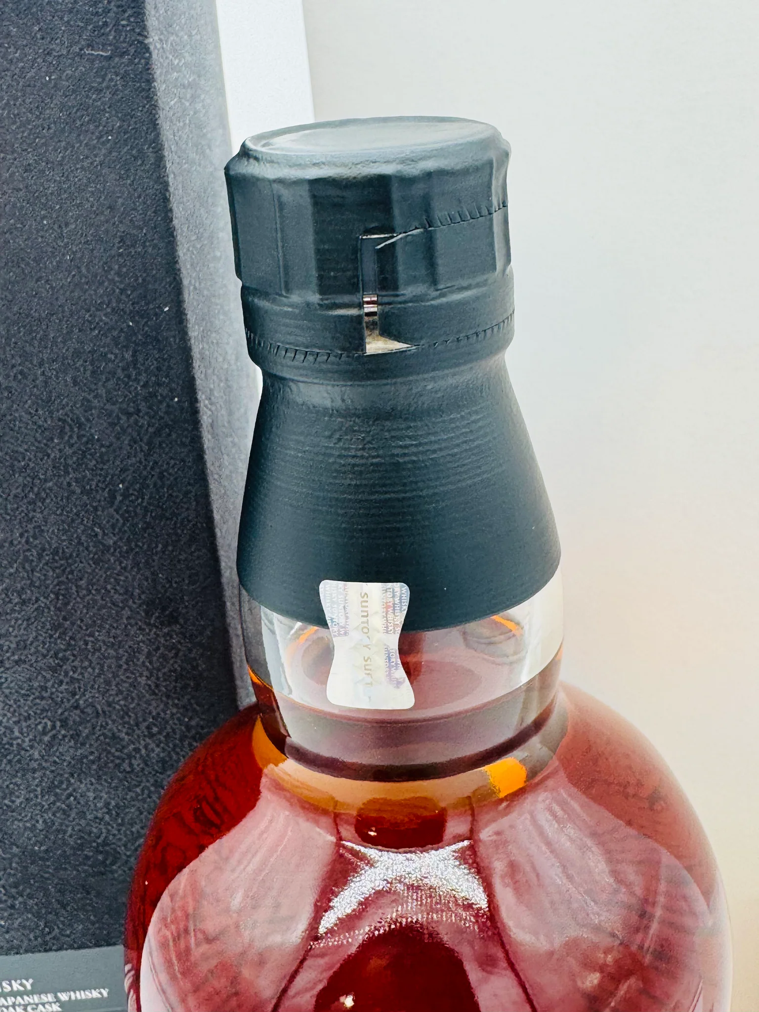 Yamazaki 18 Year Old Mizunara Cask / Suntory Whisky 100th Anniversary (700ml), Japanese - Image 3